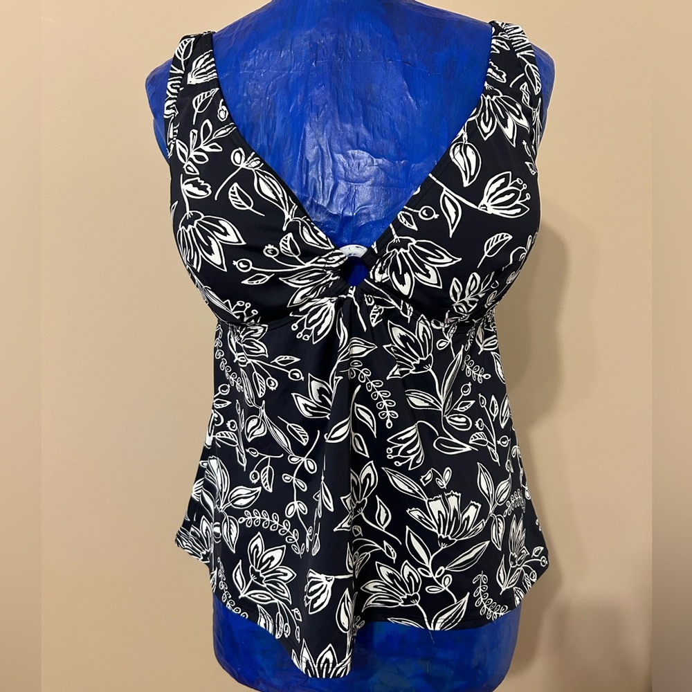Women’s Venus tankini swimsuit with bottoms size 16 NWT